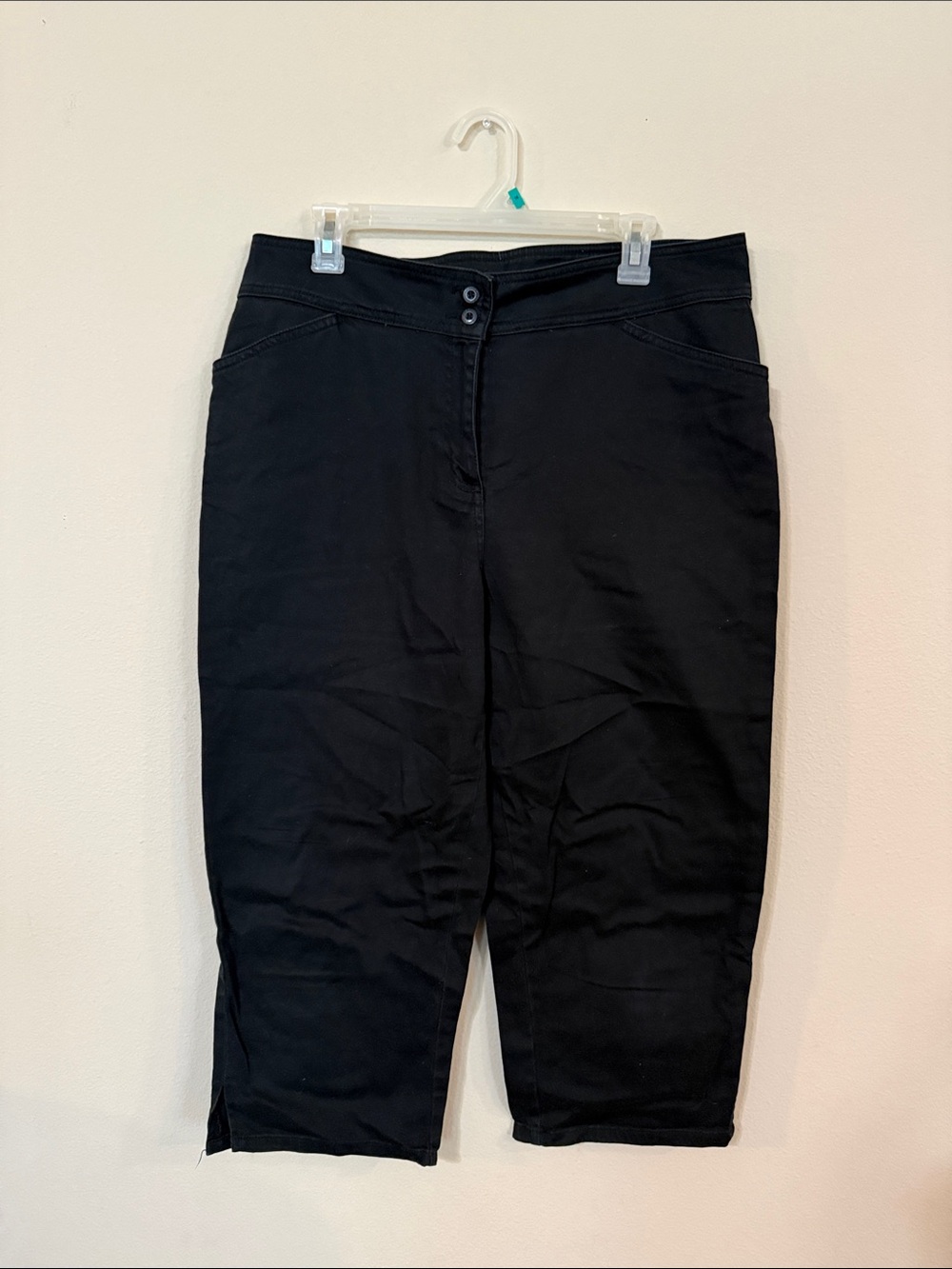 bill blass Black Stretch Capri Pants